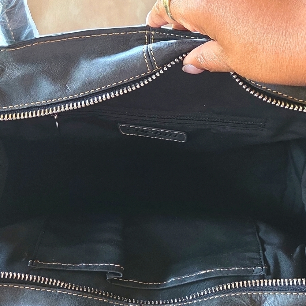 Cochni Italy‎ Elegant Gray Handbag with Silver Buckle Details - Picture 7 of 8